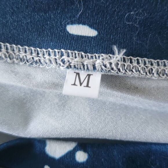 F68 Dark green with white print t-shirt - Picture 4 of 9